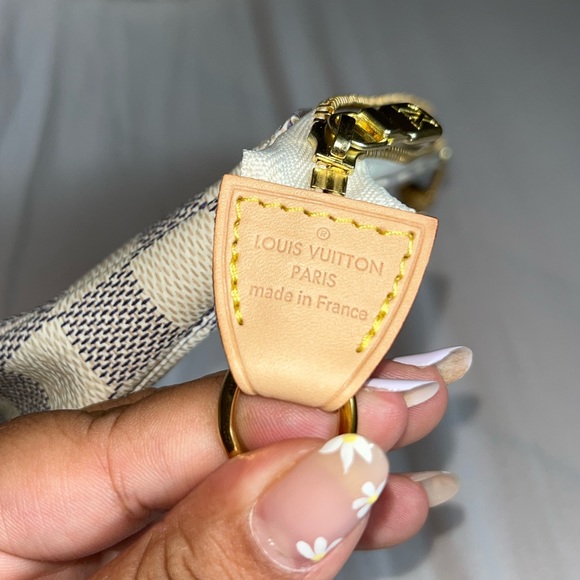 DISCONTINUED Louis Vuitton Mini Pochette Damier Azur - Picture 3 of 7